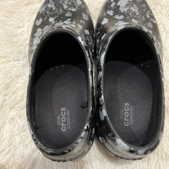 CROCS Black and Gray Mules Slip-On Clogs - Picture 2 of 8